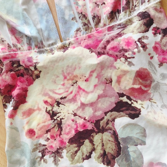 🌸🌷 Halter Neck Floral Top Plunging Neckline - Picture 5 of 6